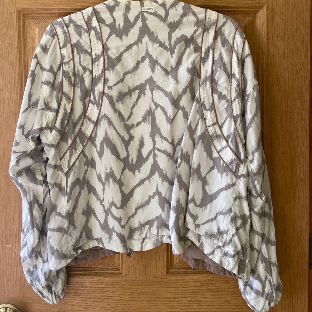 Reversible Print And Plain Jacket - image 5